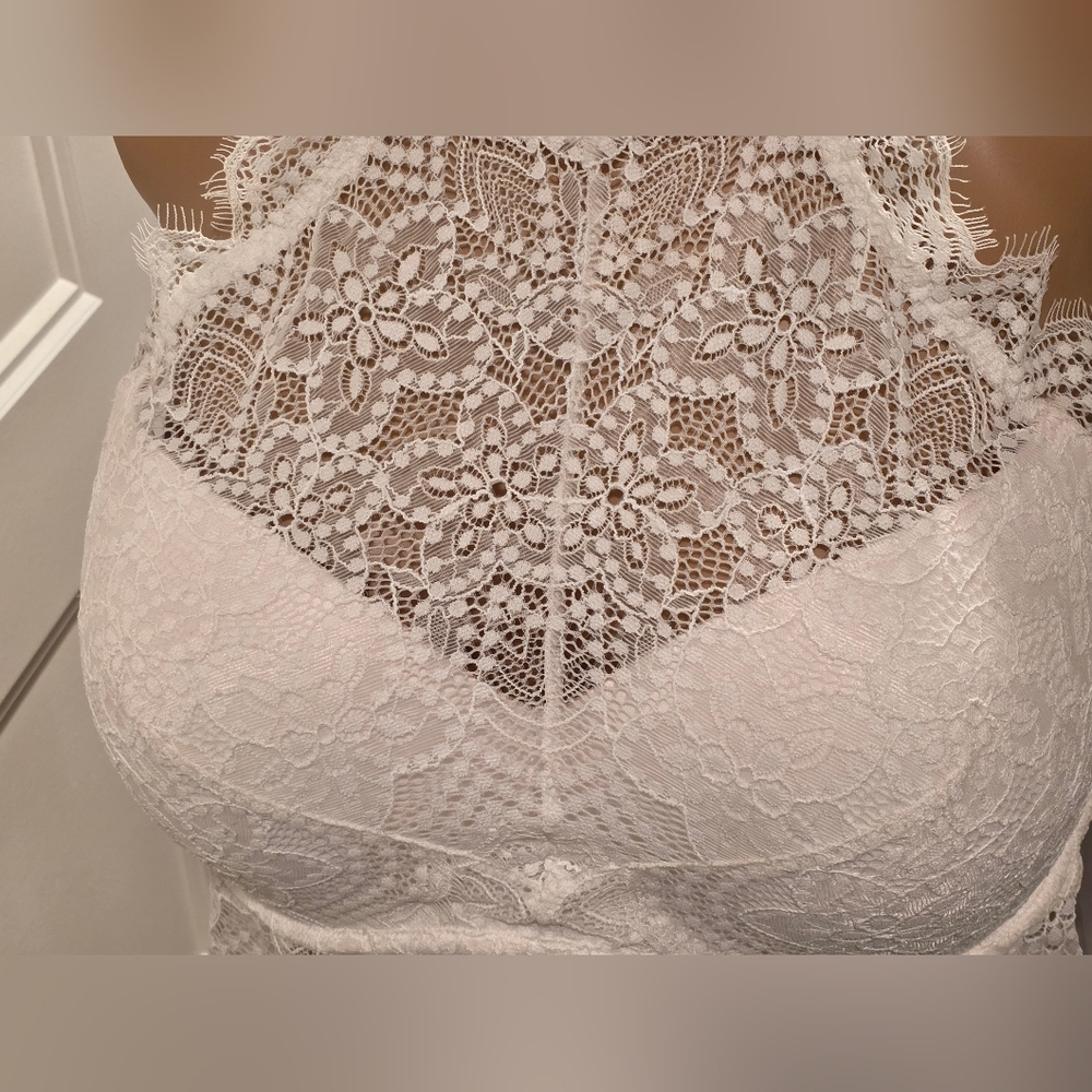 Victorias Secret Pink Meduim White Lace Paded Push Up Underwire Bralette